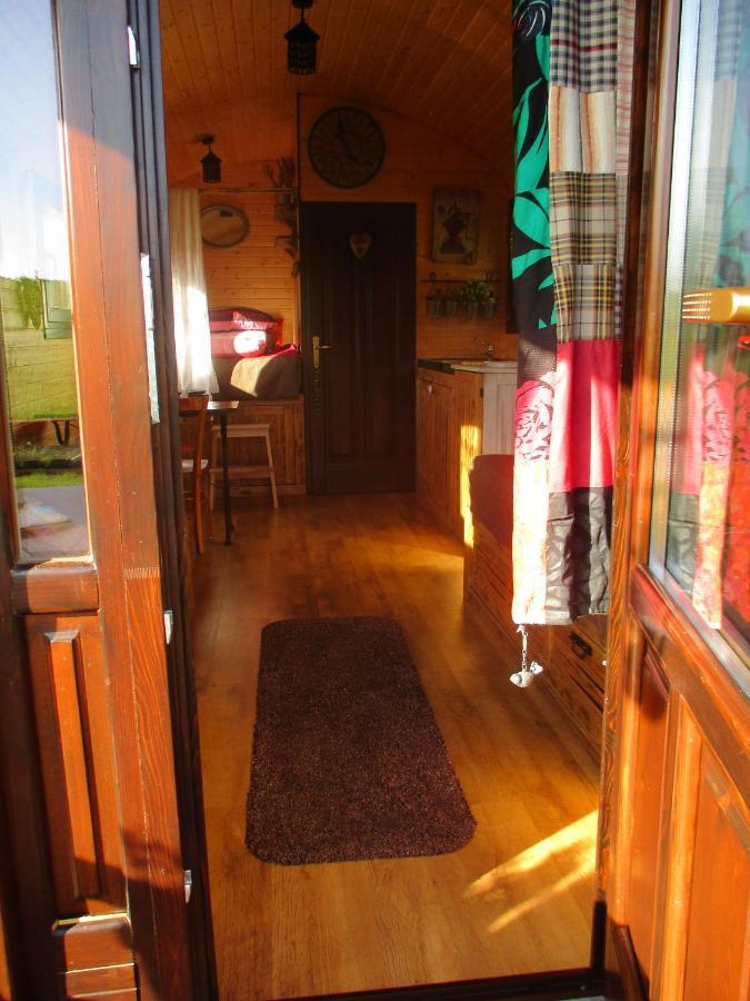 Roulotte Panoramique Du Moulin Bed & Breakfast Chatillon-sur-Marne ภายนอก รูปภาพ