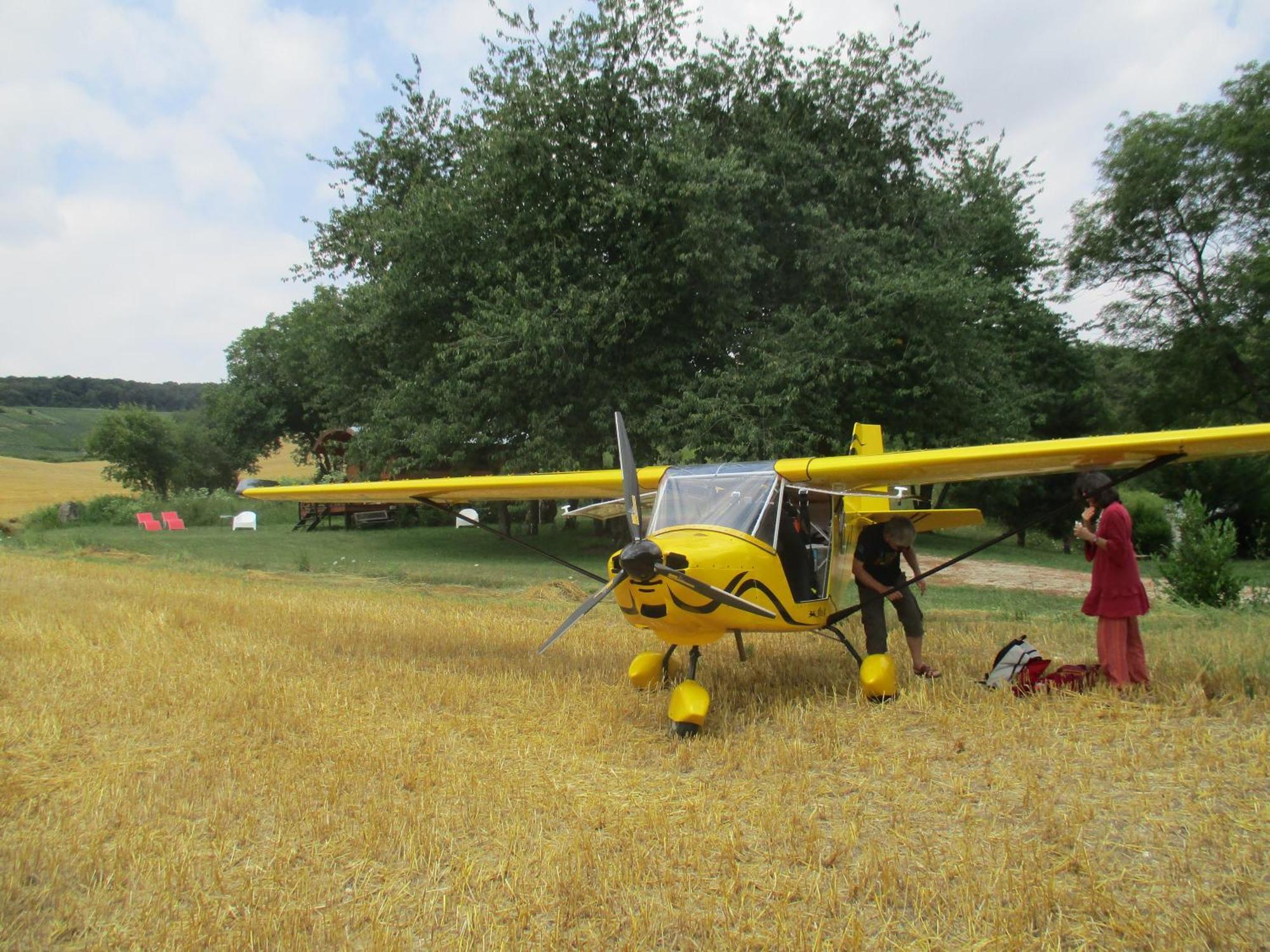 Roulotte Panoramique Du Moulin Bed & Breakfast Chatillon-sur-Marne ภายนอก รูปภาพ